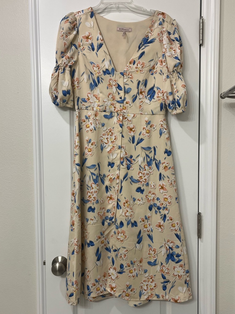 BCBG Spring Floral Smock Midi Dress V Neck Buttons Floral Print Chic Womens Sz 4 - Picture 2 of 11